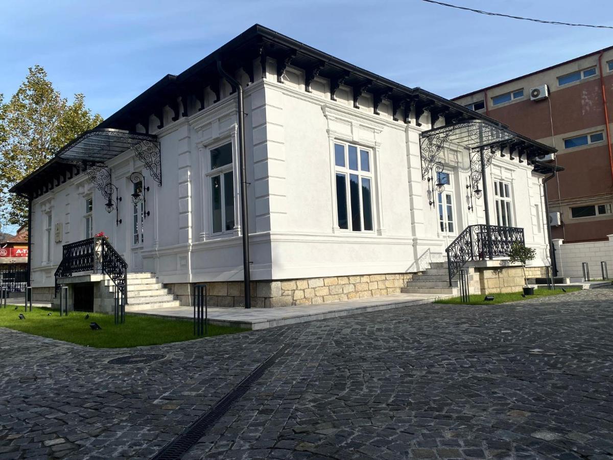 Augsburg Apart Piatra Neamţ Exterior foto